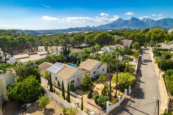 4 bed villa in Altea