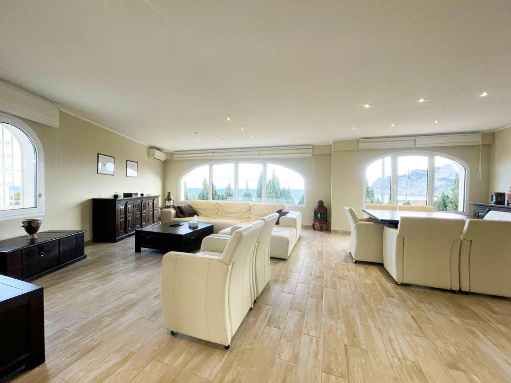 6 bed casa / chalet in Calpe