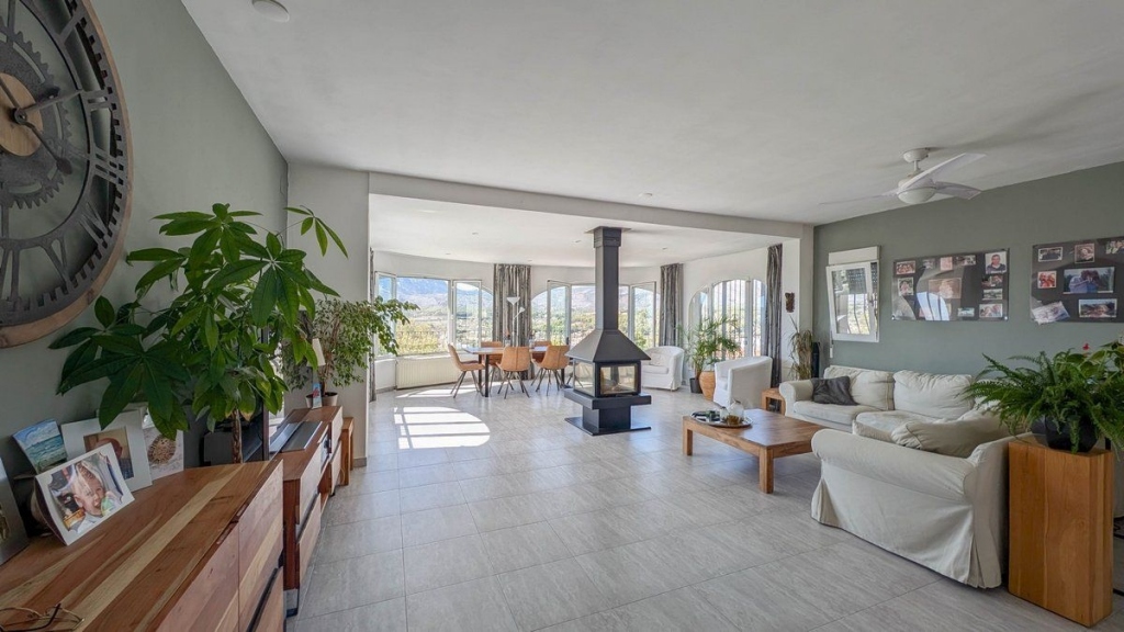 5 bed casa / chalet in Calpe / Calp