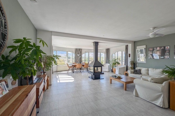 5 bed casa / chalet in Calpe / Calp