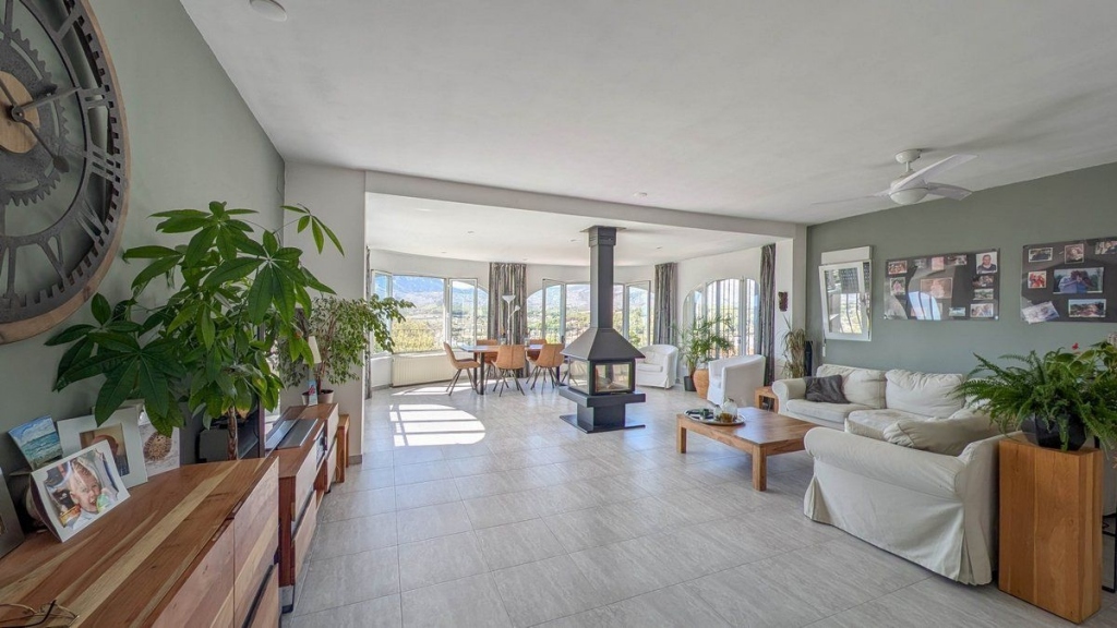 5 bed casa / chalet in Calpe / Calp