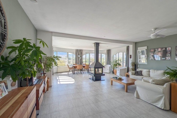 5 bed casa / chalet in Calpe / Calp