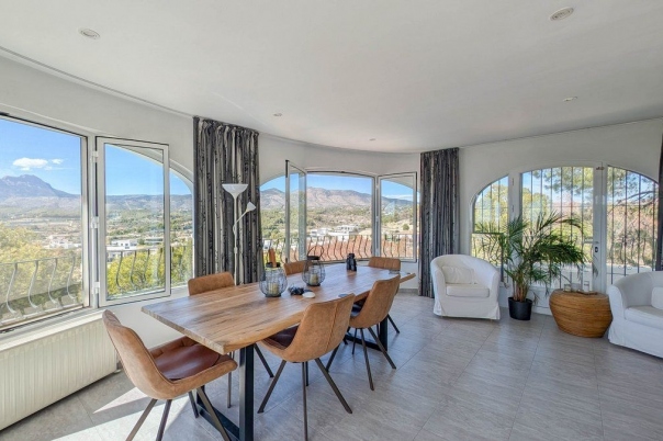 5 bed casa / chalet in Calpe / Calp