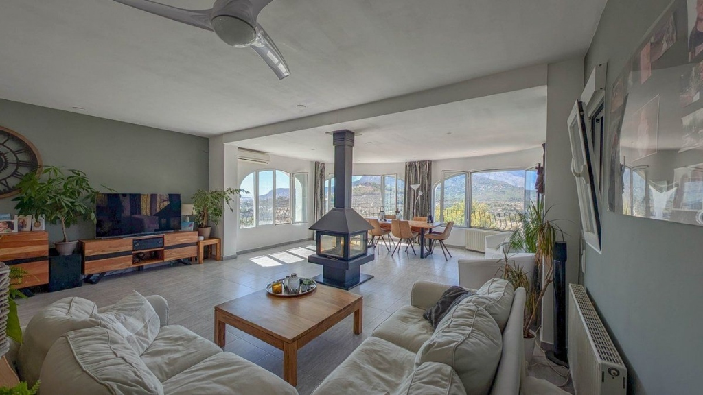5 bed casa / chalet in Calpe / Calp