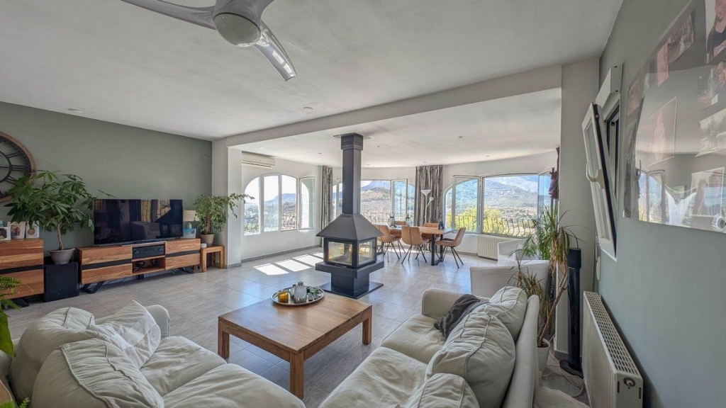 5 bed casa / chalet in Calpe / Calp
