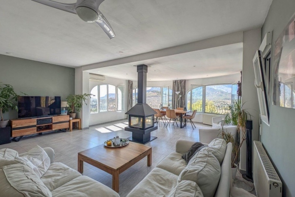 5 bed casa / chalet in Calpe / Calp