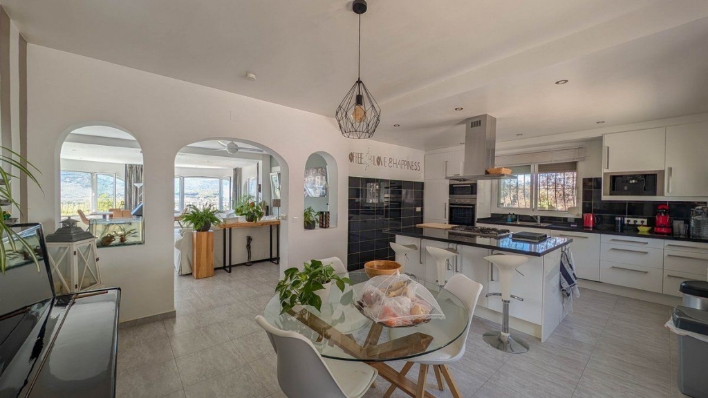 5 bed casa / chalet in Calpe / Calp