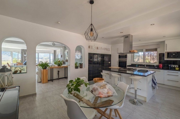 5 bed casa / chalet in Calpe / Calp