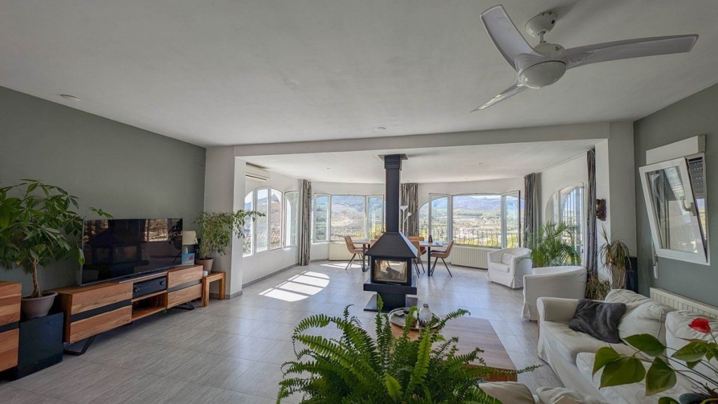 5 bed casa / chalet in Calpe / Calp