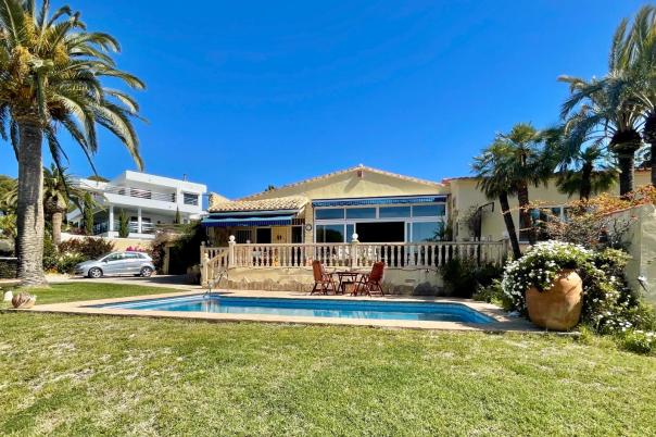 4 bed villas in Moraira