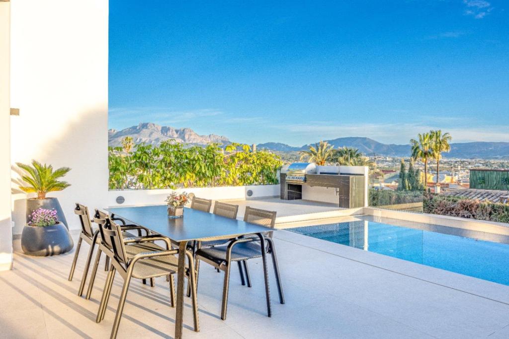 4 bed villa in Albir