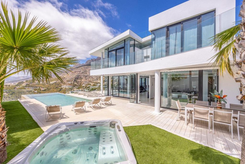 6 bed villa in Altea