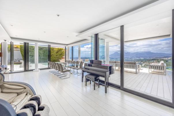 6 bed villa in Altea