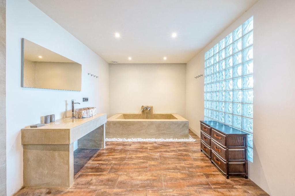 6 bed villa in Altea