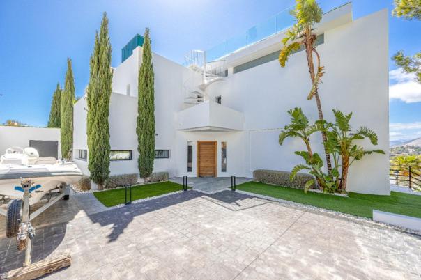 6 bed villa in Altea