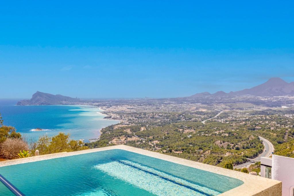 6 bed villa in Altea