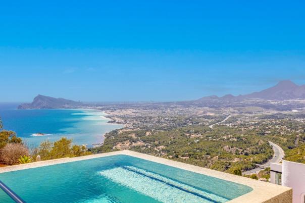 6 bed villa in Altea