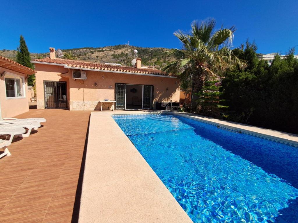 5 bed villa in Alfaz del Pi