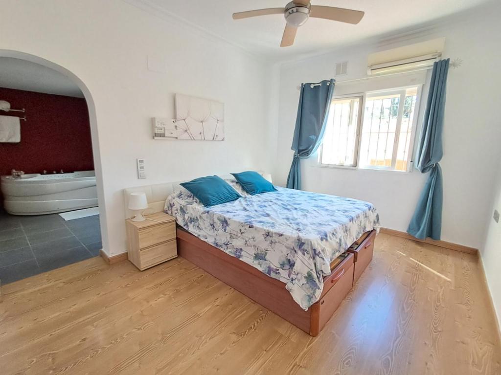 5 bed villa in Alfaz del Pi