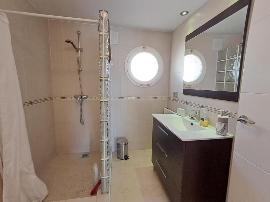 5 bed villa in Alfaz del Pi