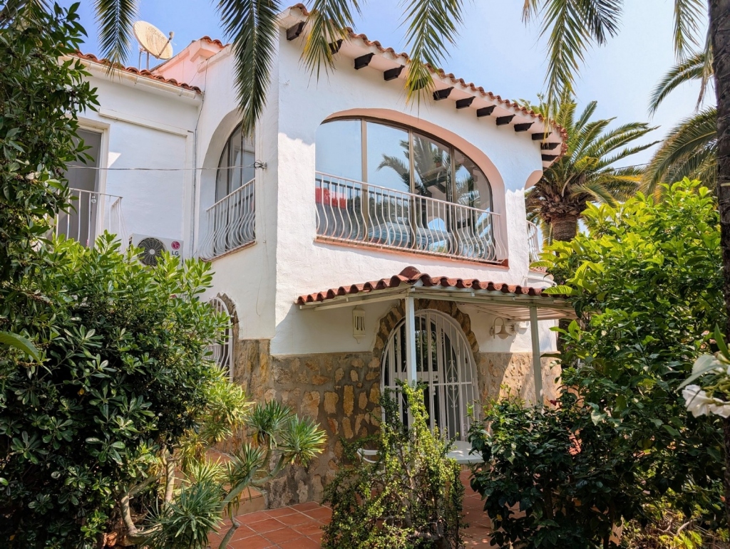 3 bed semi detached villa in Moraira