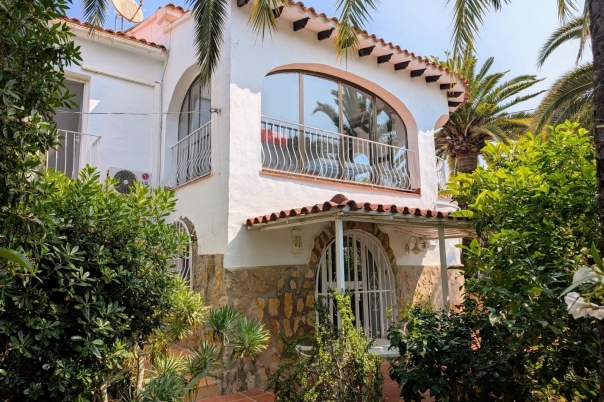 3 bed semi detached villa in Moraira