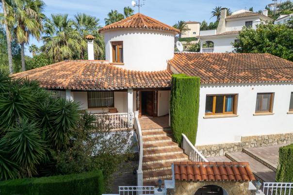 4 bed villa in Denia