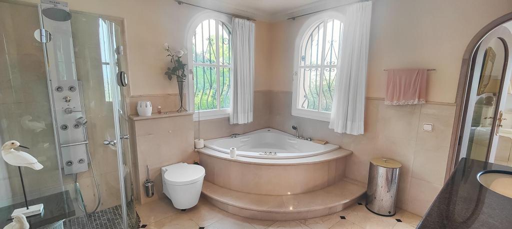 5 bed villa in Pedreguer