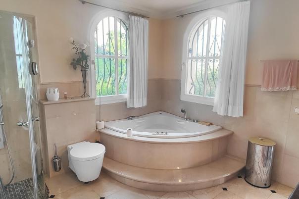 5 bed villa in Pedreguer