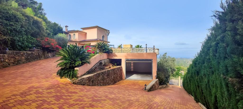 5 bed villa in Pedreguer