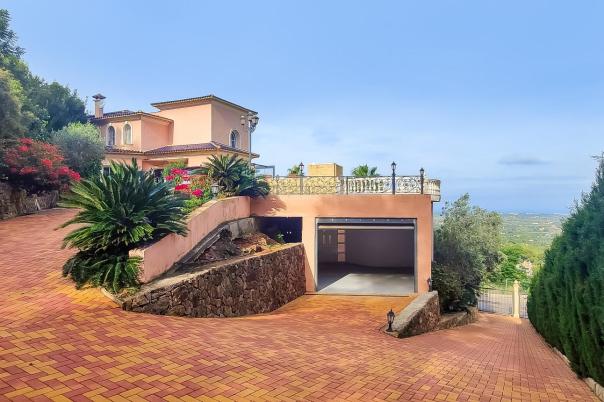5 bed villa in Pedreguer