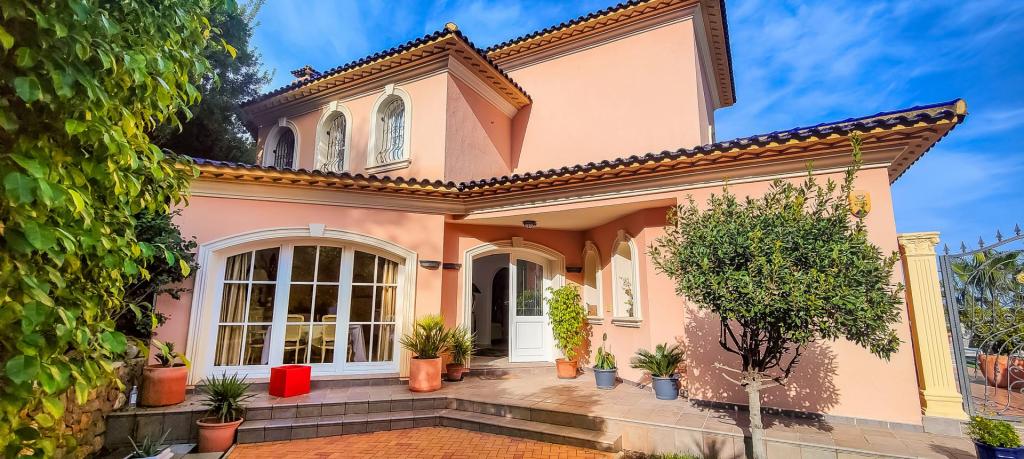 5 bed villa in Pedreguer