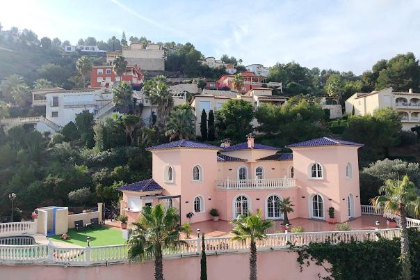 5 bed villa in Pedreguer