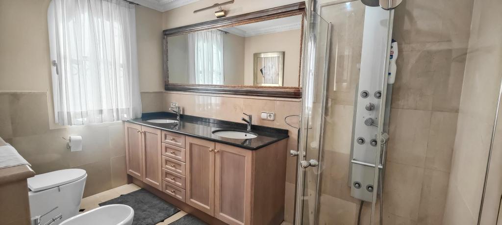 5 bed villa in Pedreguer