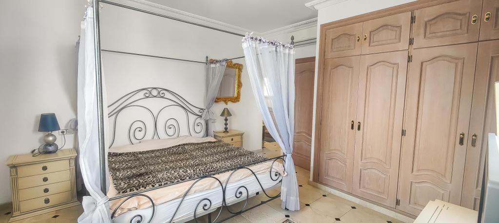 5 bed villa in Pedreguer