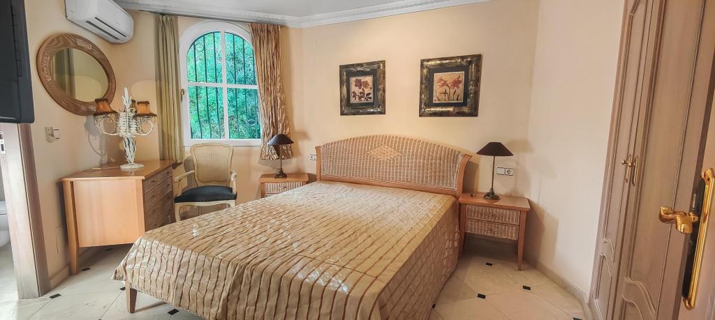 5 bed villa in Pedreguer