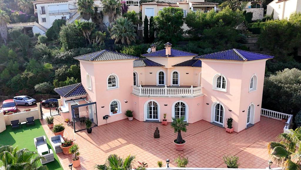5 bed villa in Pedreguer