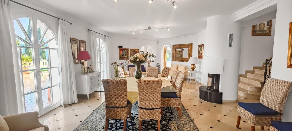 5 bed villa in Pedreguer