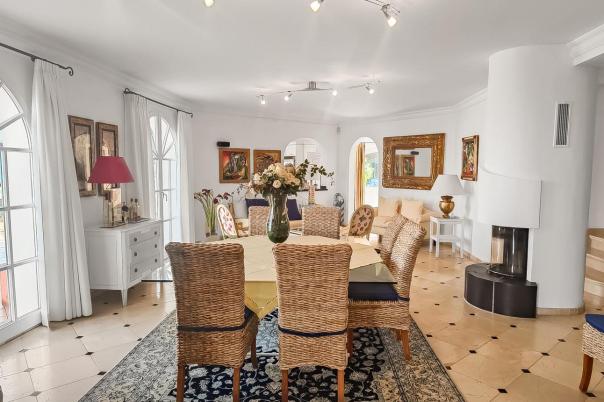 5 bed villa in Pedreguer