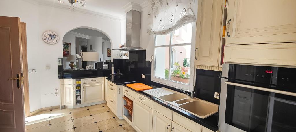 5 bed villa in Pedreguer