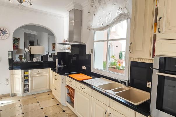 5 bed villa in Pedreguer