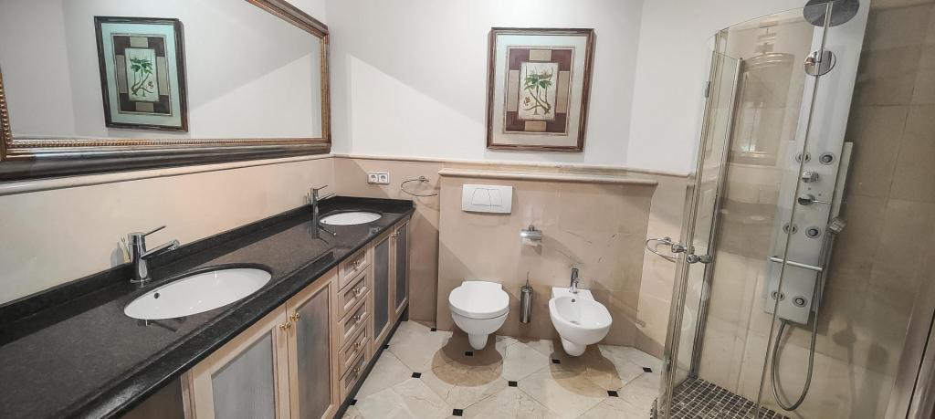 5 bed villa in Pedreguer