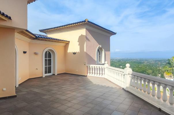 5 bed villa in Pedreguer