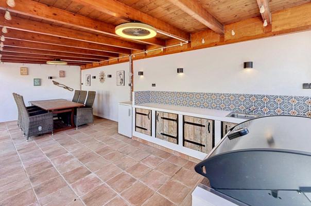 5 bed villas in Moraira
