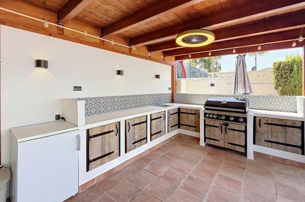 5 bed villas in Moraira