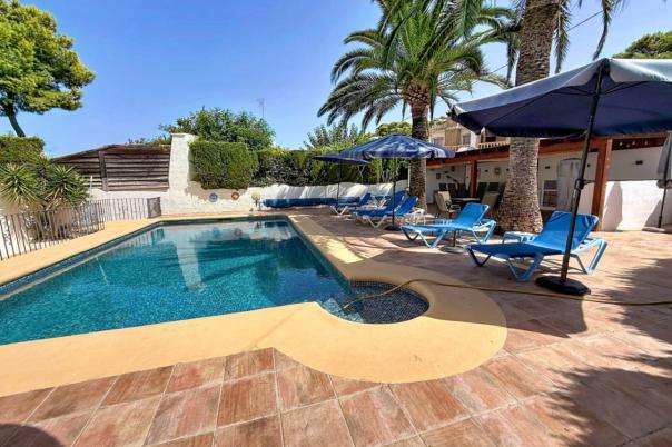 5 bed villas in Moraira