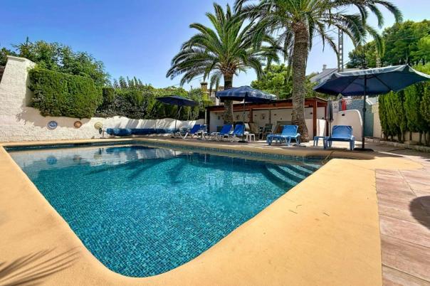 5 bed villas in Moraira