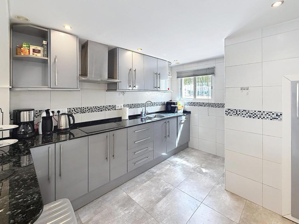 5 bed villas in Moraira