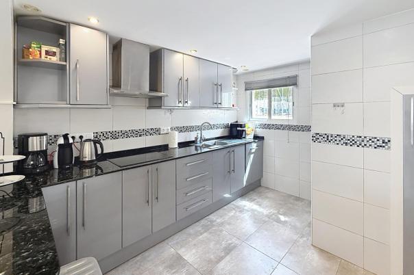 5 bed villas in Moraira