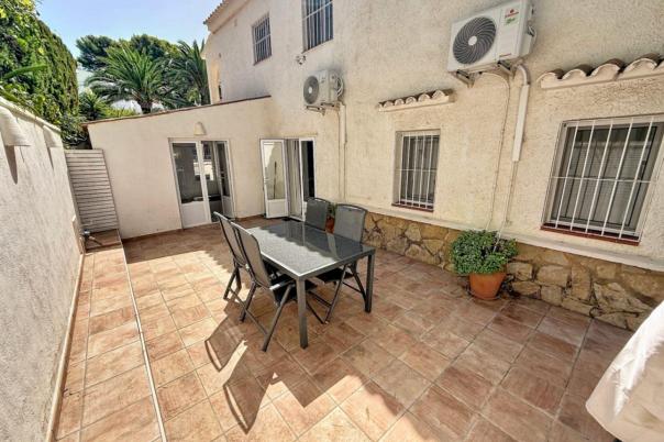 5 bed villas in Moraira